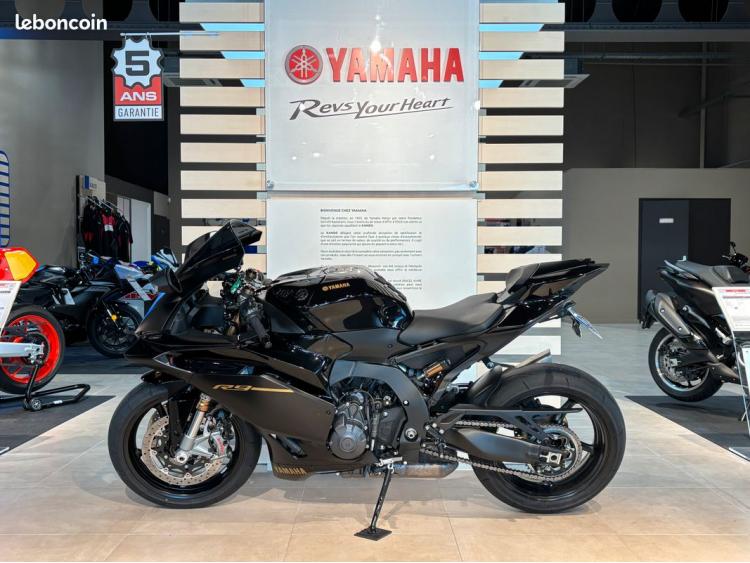 YAMAHA YZF-R9