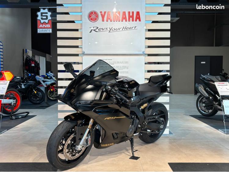 YAMAHA YZF-R9